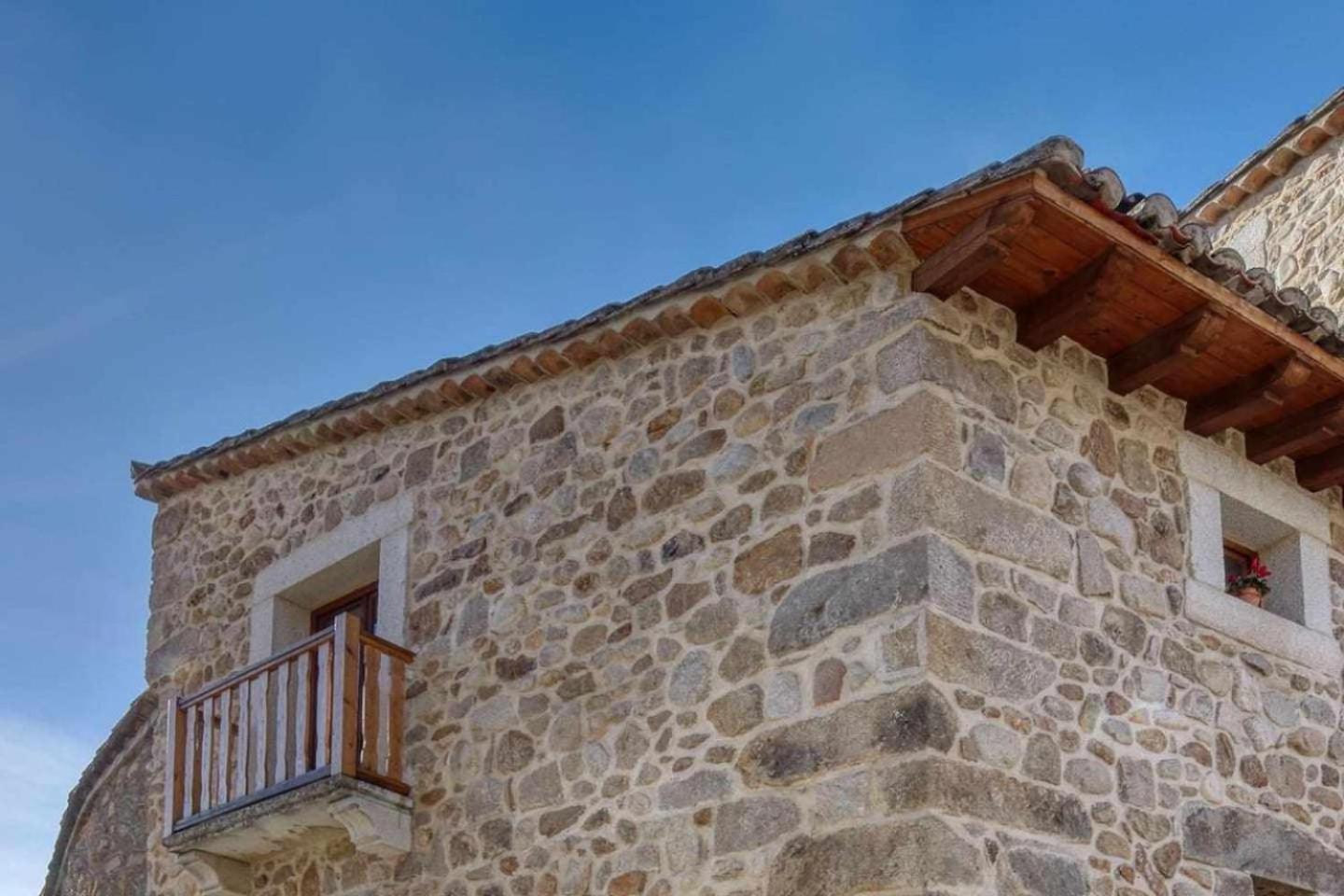Penzion Cuesta Del Reloj Piedralaves Exteriér fotografie